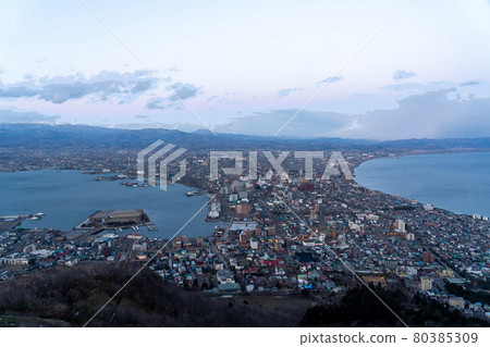[北海道]跳舞的函館的夜景 80385309