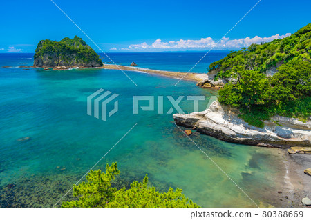 [Shizuoka Prefecture] Nishiizu Tonboro phenomenon Dogajima Sanshirojima 80388669