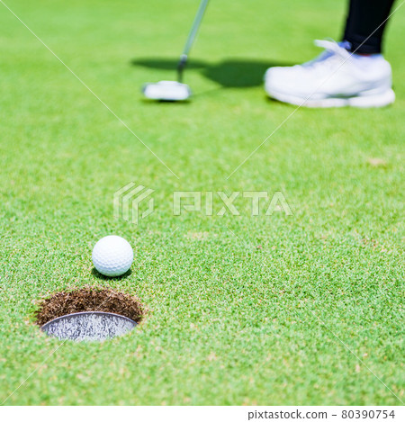 Golf green putting [image of outdoor sports] 80390754