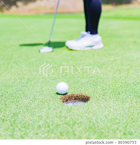 Golf green putting [image of outdoor sports] 80390755