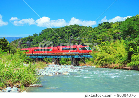 夏天的四十八谷，溪流清秀，綠意盎然 80394370