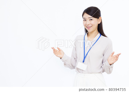 三十多歲的女商人解釋 80394735