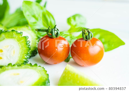 新鮮的夏季蔬菜 新鮮的夏季蔬菜 80394837
