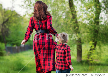 Mom and son back view Mom and son back view 80395594