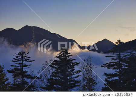 從秋天的華沙山到赤石山 從秋天的華沙山到赤石山 80395824