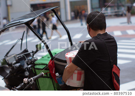 Uber Sweets Deliveryman Summer Uber Sweets Deliveryman Summer 80397510