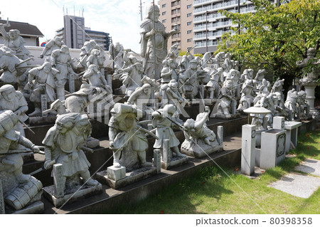 A stone statue of the 47 Ako Ronin in Kichijoji, Tennoji-ku, Osaka 80398358