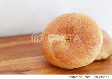 Plain bagels and fluffy chewy Plain bagels and fluffy chewy 80398437