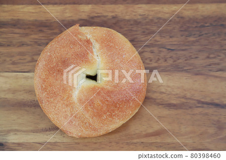 Plain bagels and fluffy chewy 80398460