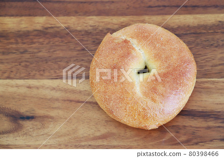 Plain bagels and fluffy chewy Plain bagels and fluffy chewy 80398466