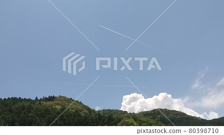 Summer sky confinement 80398710