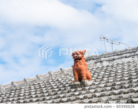 Okinawan traditional architecture and roof shisa Okinawan traditional architecture and roof shisa 80398826