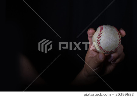 為頂級棒球運動員提供多種握球方式和不斷變化的投球技巧 80399688