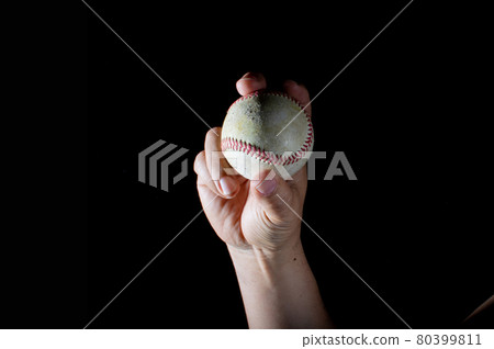 A variety of ball grips and changing pitching techniques for top baseball players 80399811