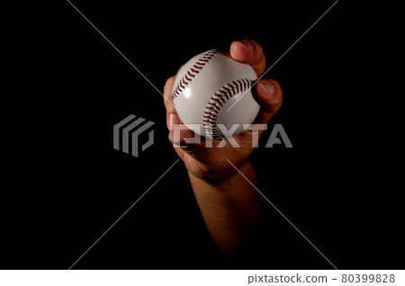 A variety of ball grips and changing pitching techniques for top baseball players 80399828