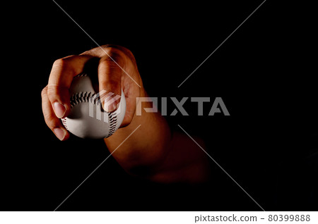A variety of ball grips and changing pitching techniques for top baseball players 80399888