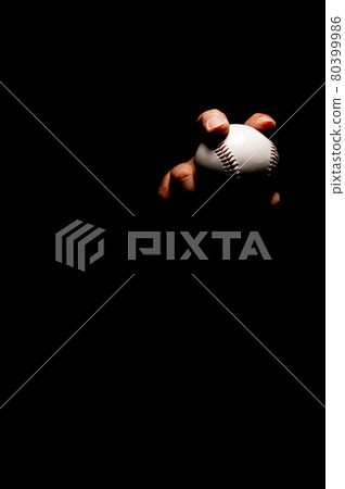 A variety of ball grips and changing pitching techniques for top baseball players A variety of ball grips and changing pitching techniques for top baseball players 80399986
