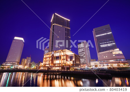 Evening view of Yokohama City Hall and Minatomirai seen from Yokohama Kisha-michi Evening view of Yokohama City Hall and Minatomirai seen from Yokohama Kisha-michi 80403419