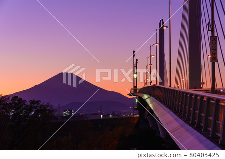 寒川湘南銀河橋和富士山夜景 80403425
