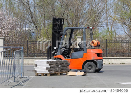 Forklift 80404096