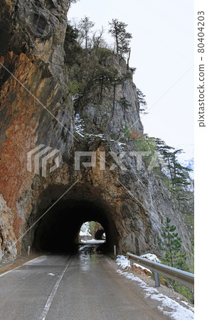 Tunnel road Tunnel road 80404203