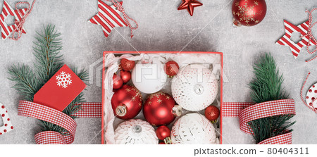 Red and white Christmas baubkes in a box Red and white Christmas baubkes in a box 80404311