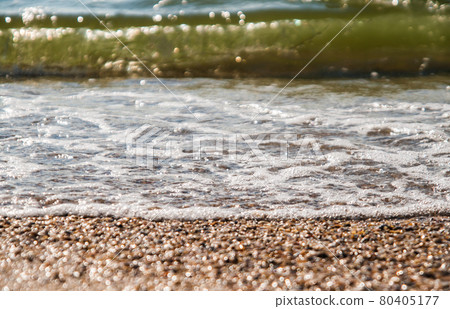 coastline with waves and small shells in the sunshine coastline with waves and small shells in the sunshine 80405177