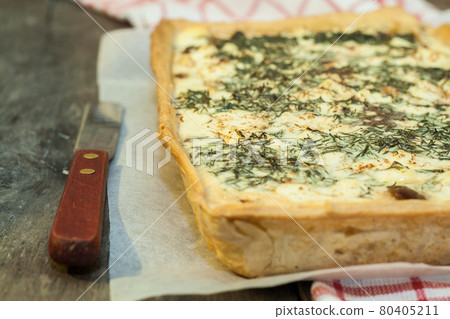 Tart, flan, cream, mushrooms, cheese and herbs Tart, flan, cream, mushrooms, cheese and herbs 80405211