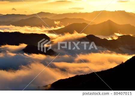 野坂川村的雲海 80407015