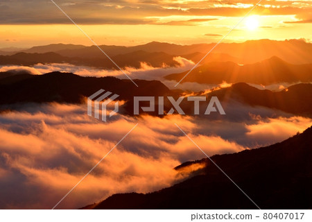 野坂川村的雲海 80407017