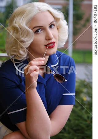 retro style woman 80407192