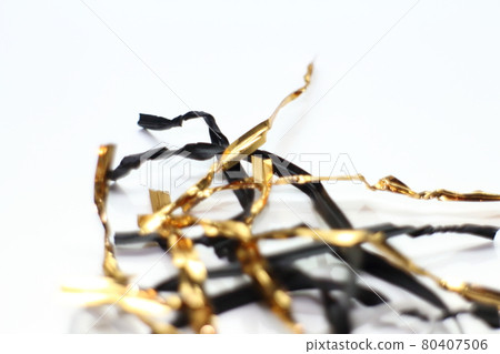 Twisting golden and black cable ties Twisting golden and black cable ties 80407506