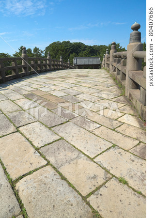 甲津川五石橋之一的西田橋，人行道上的石板路 80407666