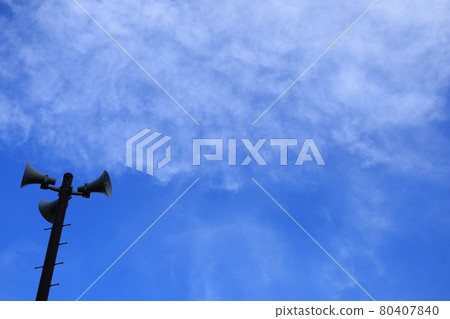 Speakers in the blue sky and hazy clouds 80407840