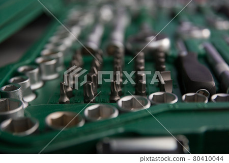 Illustration of case with new instruments Illustration of case with new instruments 80410044