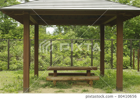 A cute resting place on the walkway from the campsite A cute resting place on the walkway from the campsite 80410656