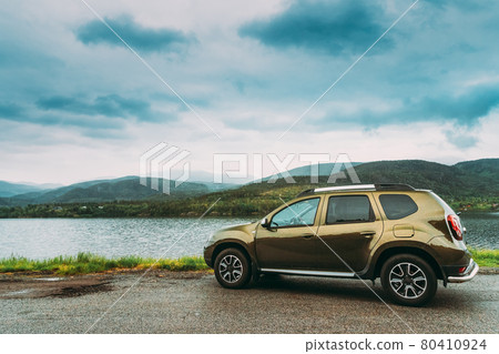 Kroderen, Norway. Car SUV Parked Near Lake Kroderen In Norwegian Countryside Landscape. Kroderfjorden In Municipality Of Krodsherad In Buskerud, Norway 80410924