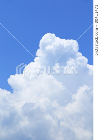 Summer sky large giant cloud cover 80411473