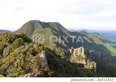 View of mountain climbing course from Ryumonkyo mountain entrance to the summit (Tendoiwa) 80411854