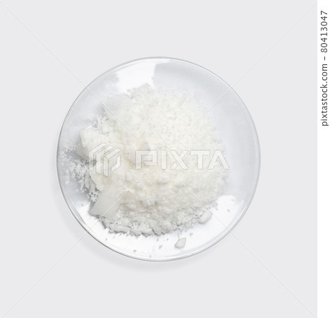 Potassium chloride (KCl), a metal halide salt composed of potassium and chlorine. KCl is used as a fertilizer, in medicine, in scientific applications, and in food processing. 80413047