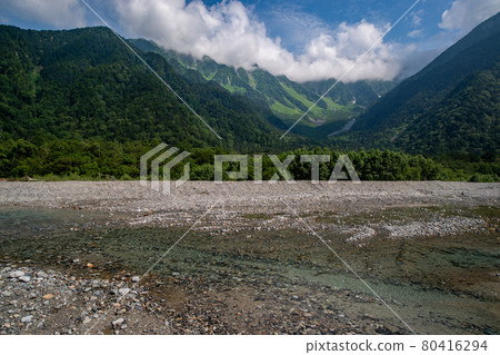 Clear stream valley and Hotaka mountain range in Kamikochi 80416294