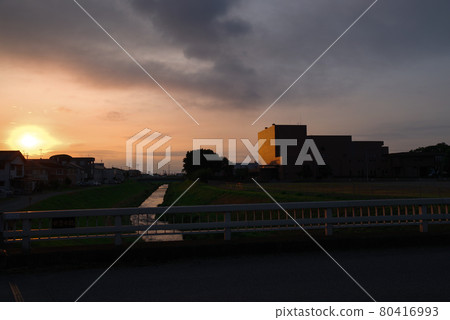 A beautiful morning glow A beautiful morning glow 80416993