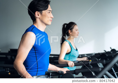 Fitness sports gym running training exercise 80417042