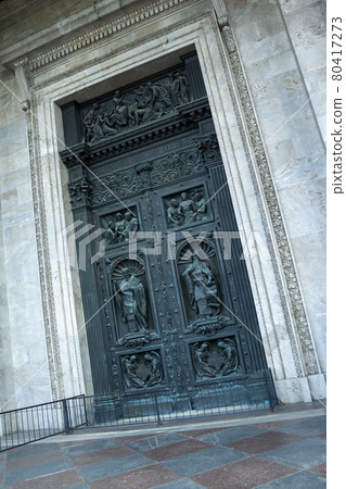 Ornamental details of bronze gates of Saint Isaac's Orthodox Cathedral 80417273