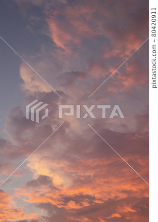 柔和的夕陽的天空 柔和的夕陽的天空 80420911