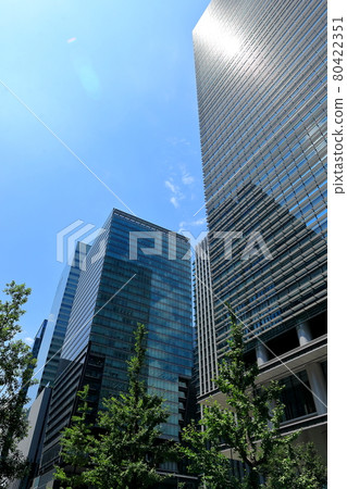 建築和藍天圖像 80422351