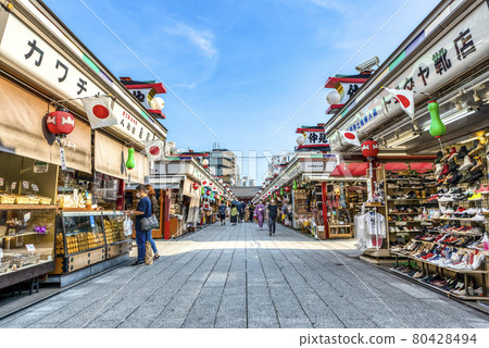 Cityscape of Tokyo Sensoji Temple / Nakamise Shopping Street 80428494