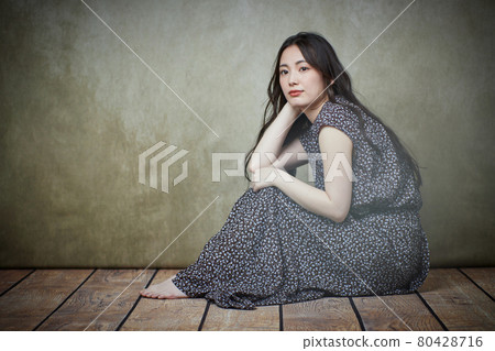 Beauty long-haired woman Beauty long-haired woman 80428716