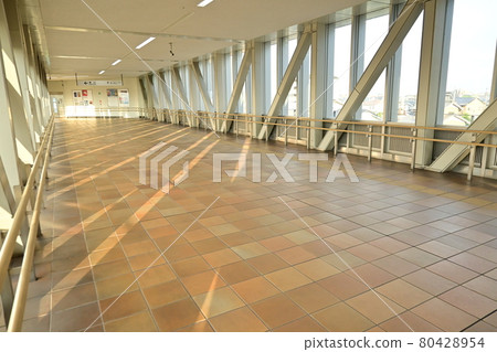 Passage in the bridge at Kisogawa Station on the conventional line 80428954