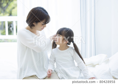 6 year old girl and mom 80428958